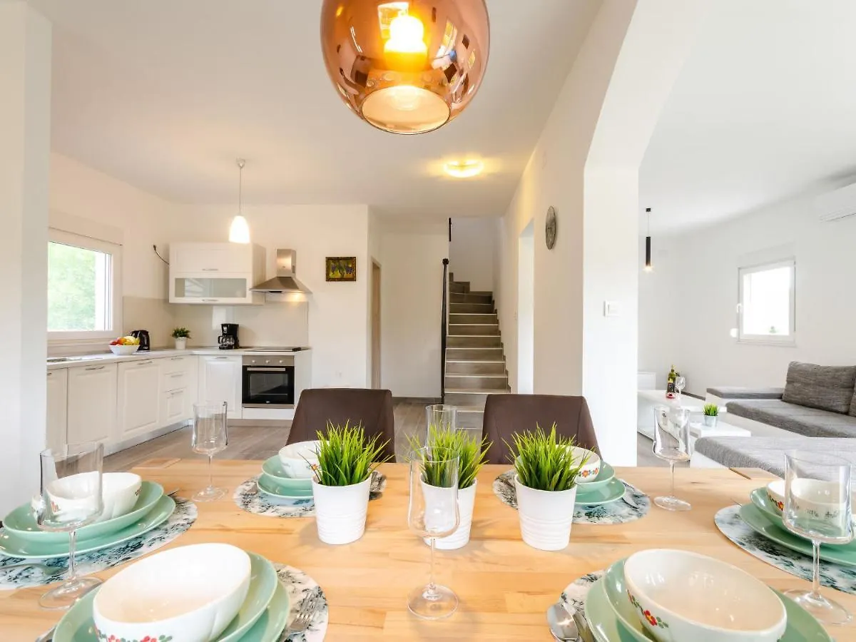 Holiday Home Villa Andelika By Interhome Drivenik